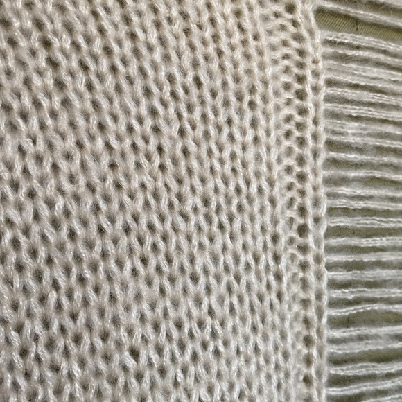 PrettyLittleThing distressed cable knit round neckline sweater! Size S - Picture 7 of 17